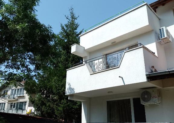 Gorna Banya Apartment | Discover Цвят бяло: Family-Friendly Retreat with Great Reviews