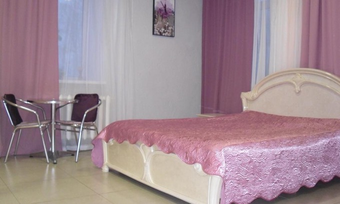 Komsomolsk Na Amure Hotel | Welcoming ЧАЙКА: Pet-Friendly Stay with Kitchen Access