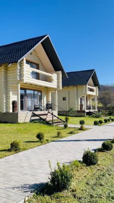 Izki House | Four Seasons: Family-Friendly Hotel with Breakfast Included