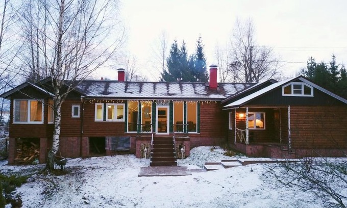 Ashukino Ski Chalet | Relax at Шале на тропе поэтов with a Fully Equipped Kitchen
