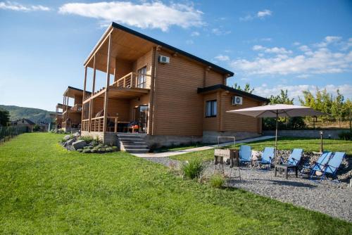 Chernivtsi Region Apartment | Idyllic Escape at Chalet Rutenia with Private Beach Access