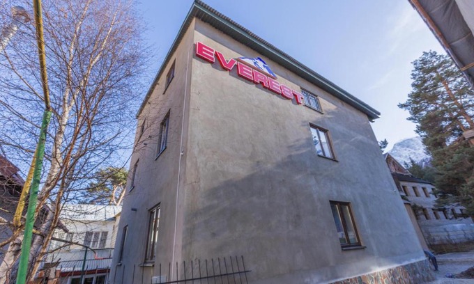 Terskol House | Discover Эверест: Guest Rated 10/10 with Hot Tub & Kitchen