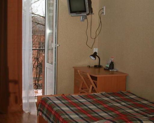 Pervomayskoye Apartment | Budget-Friendly Ekonom Komnaty with Breakfast & Family Perks