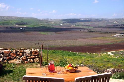 Ramot Naftali Bed & Breakfast | Discover אביב בכרם - Cozy Cabins with Jacuzzi & Scenic Views