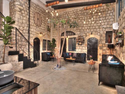 Safed Old City Hotel | Avnei Hachoshen - Elegant Suites with Hot Tub in Safed