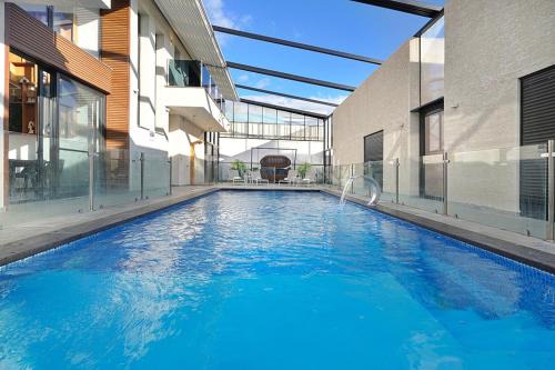 Dalton Bed & Breakfast | Elegant אחוזת אור השחר: Family Villa with Private Pool