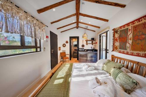 Jerusalem Cabin | Experience Nature at Yaar HaShalom Camping & Hotel