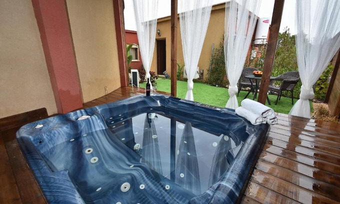 Had Nes Cabin | Discover אצולה בגולן: Family-Friendly Retreat with Pool