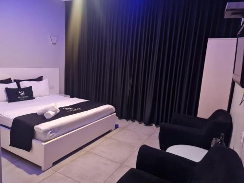 Ashdod Bed & Breakfast | Seaside Family Retreat: אשדוד מול הים Awaits You