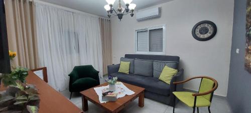 Hadera Apartment | Oceanfront Bliss at בית זיני - Z נופש with 9.6 Guest Rating