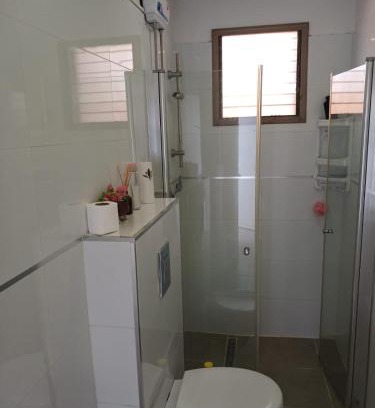 Netanya Apartment | Explore בלב העיר: Family & Pet-Friendly Escape