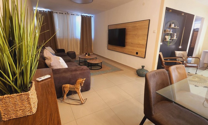 Ashdod Apartment | Stylish Pet-Friendly Apartment with Architect-Designed Decor