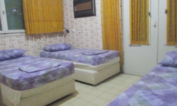 Kiryat Ata Apartment | Cozy Retreat Near the Trees – Family and Pet Friendly
