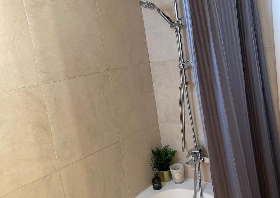 Rishon LeTsiyon Apartment | Stylish Boutique Apartment at SKY Towers for Your Getaway