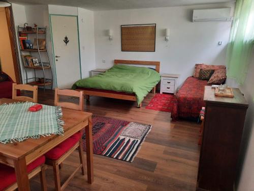 Arad Cabin | Pet and Child Friendly Retreat at הבית הירוק - Green House