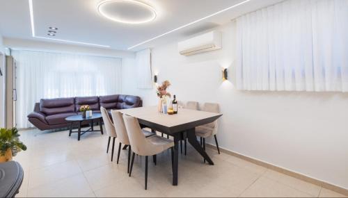 Safed Old City House | Family-Friendly Mendis Accommodation with Great Reviews
