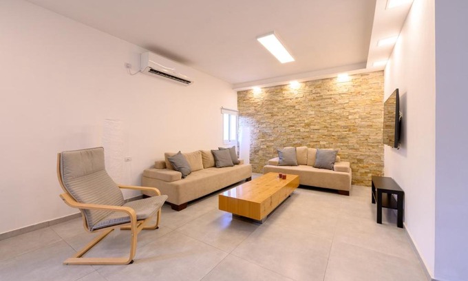 Shlomi Villa | Discover העוגן והים: Family-Friendly Retreat with Pool