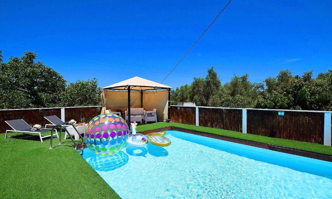 Goren Cabin | Experience the Charm of זוהר של זכרונות with Hot Tub & Pool