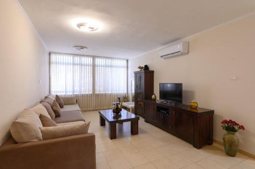 Tiberias Apartment | חלום בכנרת- דירה נעימה עם 3 חדרי שינה בטבריה