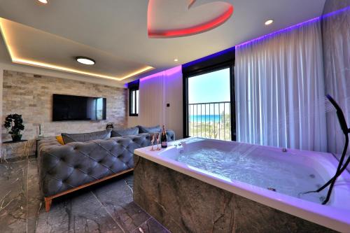 Haifa Apartment | Seaside Dream - Elegant Suite with Hot Tub and Ocean Views