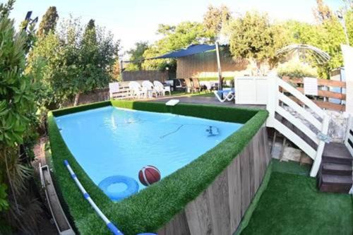Afula Apartment | Escape to Dreams On The Hill: Family & Pet-Friendly Stay