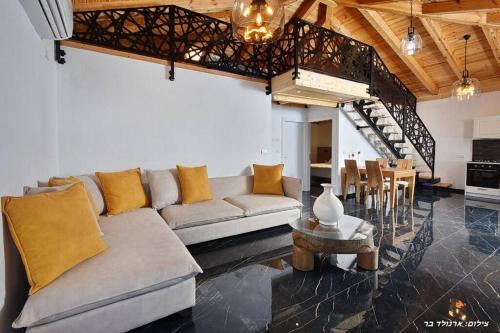 Mishmar HaYarden Villa | Maiori Boutique Villa: Private Pool & Scenic Views for Families