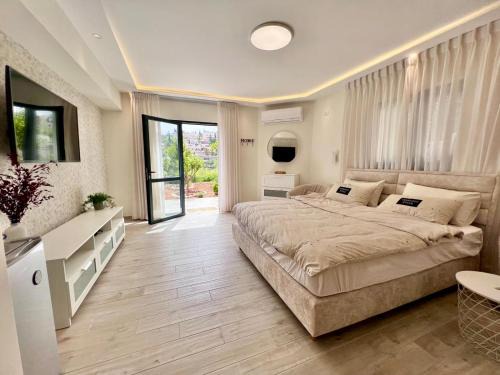 Abu Ghosh Bed & Breakfast | Experience המביט אל הואדי: Family-Friendly with Pool & Dining