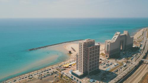 Haifa Apartment | מגדל אלמוג חיפה - דירות "בלו ביץ'" על הים