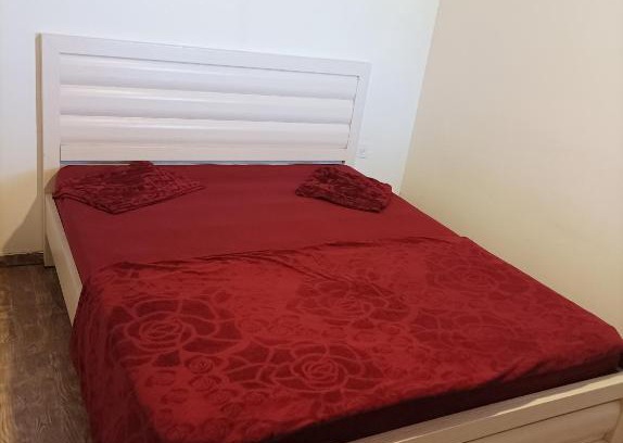 Emek HaMaayanot Apartment | Discover משק 38 תל תאומים: Pet-Friendly Retreat with Hot Tub