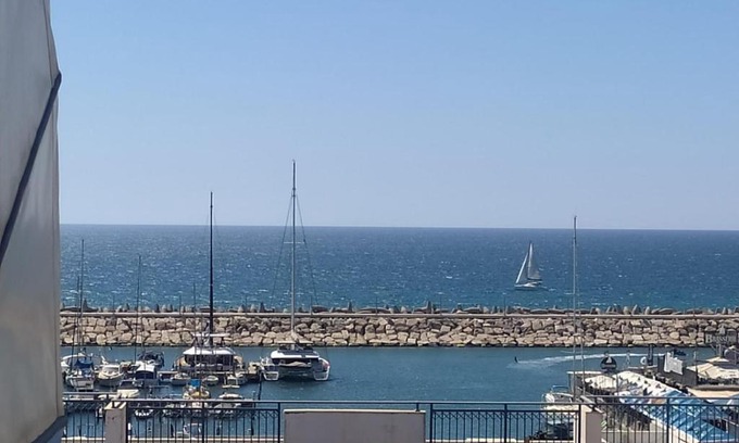 Ashkelon Apartment | Oceanfront Suite with Spa & Pet-Friendly Amenities