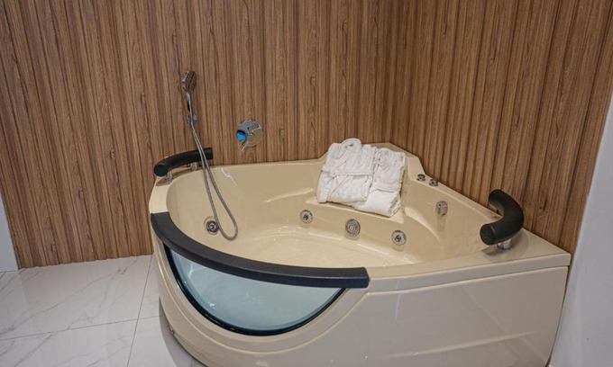 Masade House | Guest Rated: 9.8 at Golan Center Suite with Hot Tub
