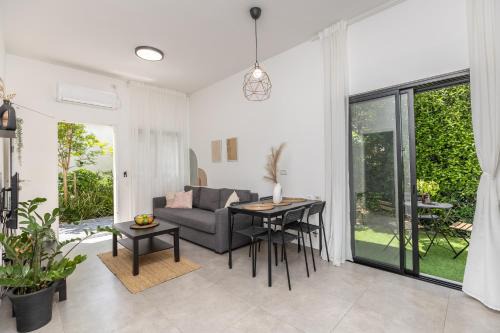 Snir Apartment | Oceanview Suite at the Banias: Guest Rated 9.6/10