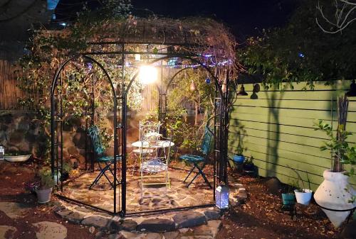 Ani'am Cabin | Experience Elegance at Stav Bagolan with Hot Tub & Breakfast