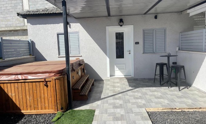Poriyya Apartment | Experience Relaxation at צימר גן עדן with Hot Tub & Kitchen