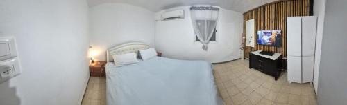 Afula House | Discover Ceemer Kochav in Emek Afula with Hot Tub & Kitchen