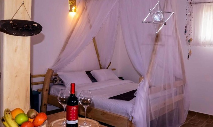 Majdal al-Shams Cabin | Relax at צימר מגע היהלום with Hot Tub & Breakfast