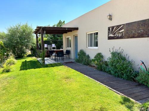 Ramat Negev Apartment | Scenic Retreat "צימר מול השקיעה" with Pool & Breakfast