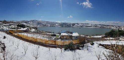 Masade House | Discover Comfort at צימר נאשד: Pet Friendly Retreat