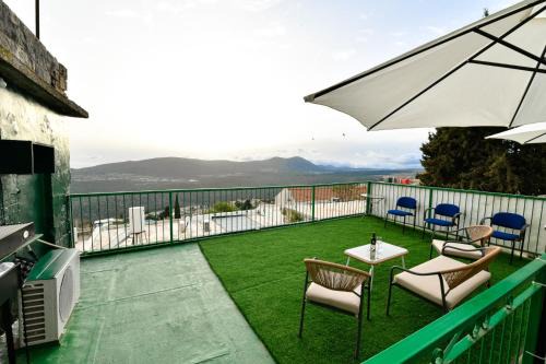 Artists Colony Apartment | Unforgettable Stay at אמונה בעתיקה - Pet Friendly & Family-Friendly