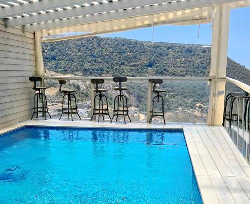 Ein Qiniyye Cabin | Discover Lodges in Ein Kinya, Israel with Ocean Views