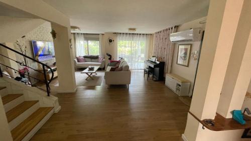 Kfar Tavor Villa | 6-Bedroom Villa with Garden and Pool by Mount Tabor