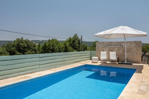 Shomera Apartment | Charming SHIR HACHORESh: 4-Star Oceanfront Escape