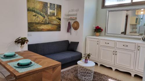 Rehovot Apartment | Quiet Luxury: 2-Bedroom Suite with Free Parking & Breakfast