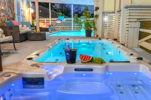 Metula Villa | Relax at שקד באופק: Villa with Pools and Hot Tub