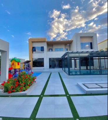 Sayq Ski Chalet | Raffles Retreat: Family-Friendly with Pool & Hot Tub