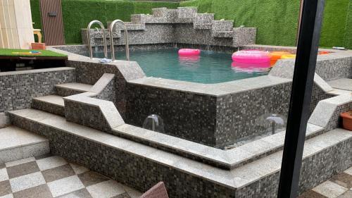 Al Malaz Villa | Experience القمر: Family-Friendly Oasis with Pool & Hot Tub