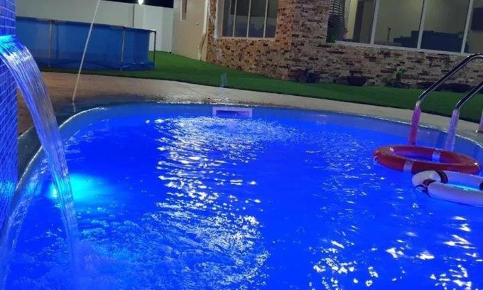 Ash Sharqiyah North Governorate Ski Chalet | Discover الكهرمان: Family-Friendly with Pool Access