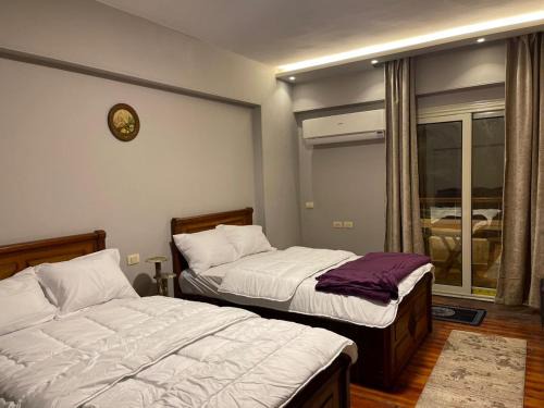 Al Duqqi Apartment | Eco-Friendly Family Retreat at المهندسين - 4 Star Excellence