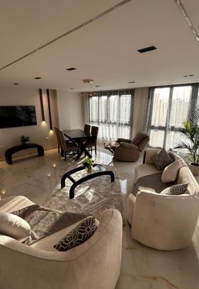 Al Duqqi Apartment | Family-Friendly Stays in المهندسين: Your Ideal Getaway