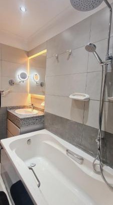 As-Salam Apartment | Pet-Friendly برج حورس with Hot Tub and Family Amenities